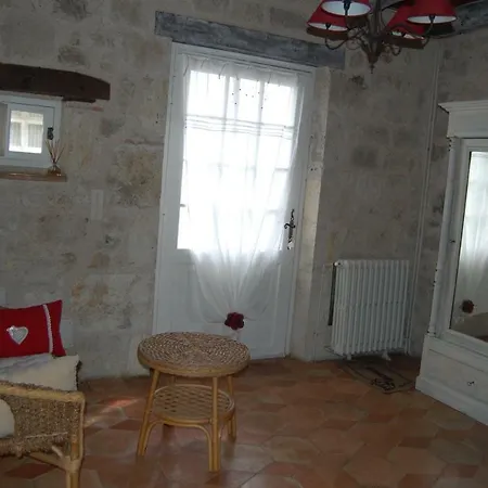 Maison D'hote Lapiade Guest house